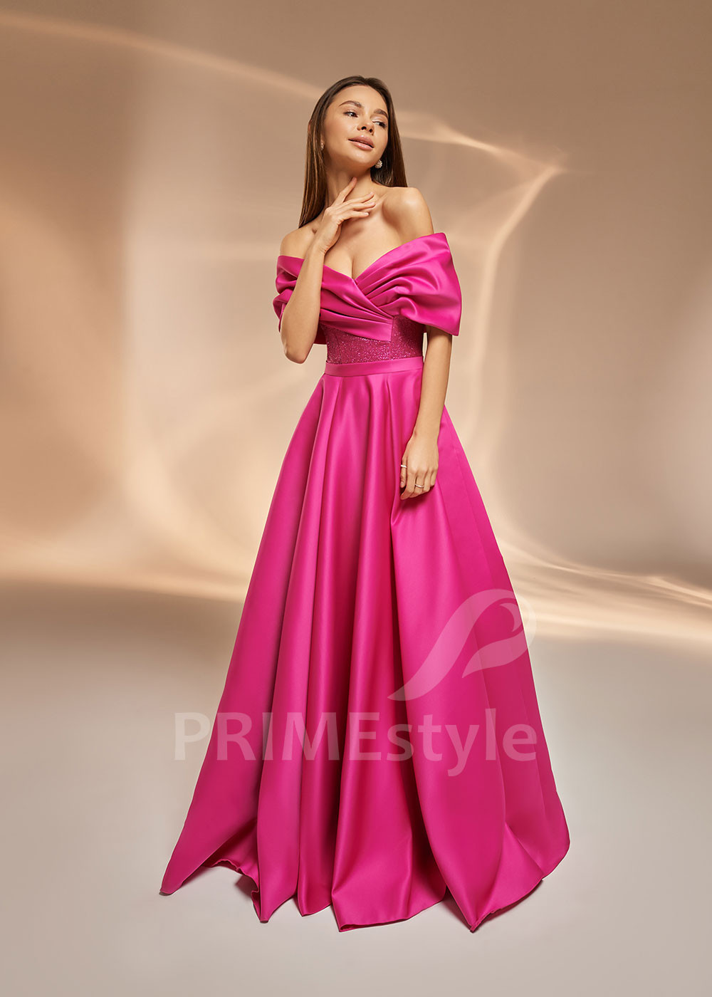 Jednoduché šaty na ples V0402