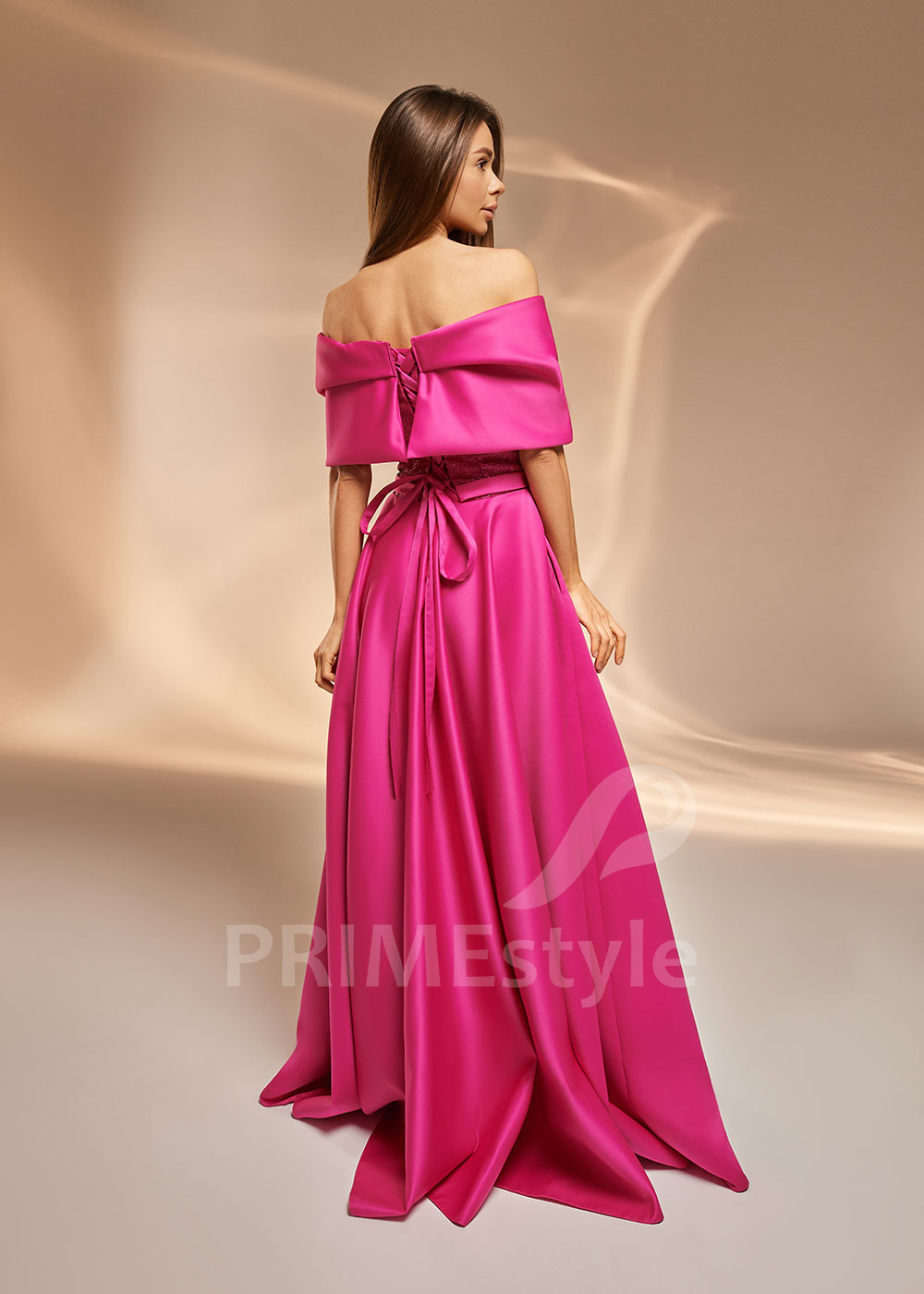 Jednoduché šaty na ples V0402