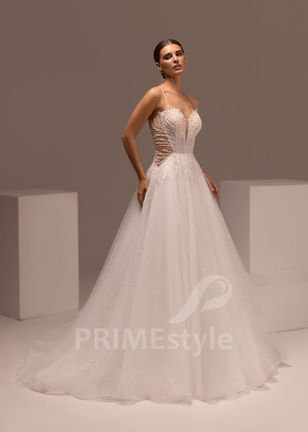 Tylové svadobné šaty s hlbokým výstrihom Daniella