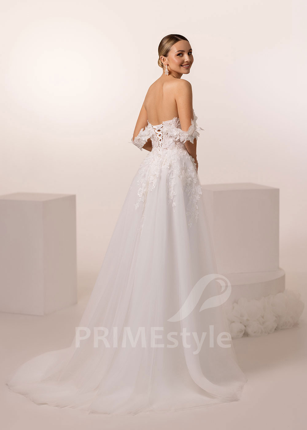 Romantické svadobné šaty s 3D kvetmi Edda