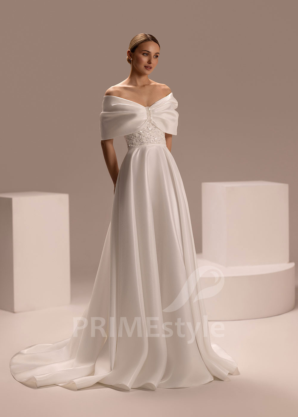 Hladké svadobné šaty so saténovou mašľou Filippa