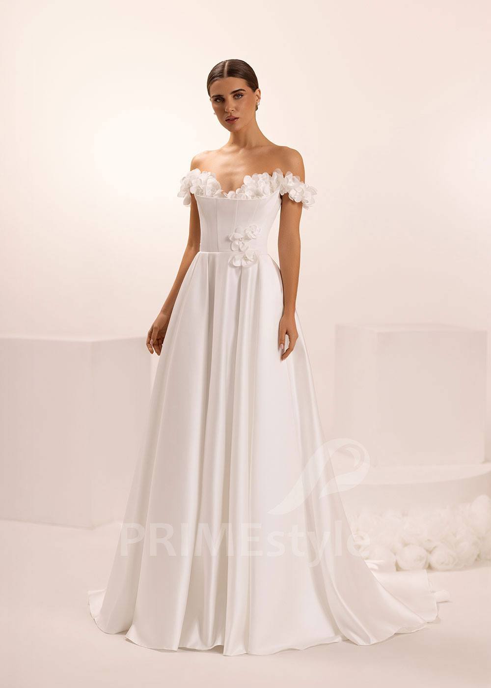 Saténové svadobné šaty s 3D kvetmi Jolanda