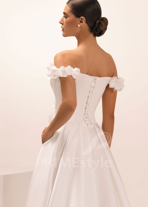 Saténové svadobné šaty s 3D kvetmi Jolanda