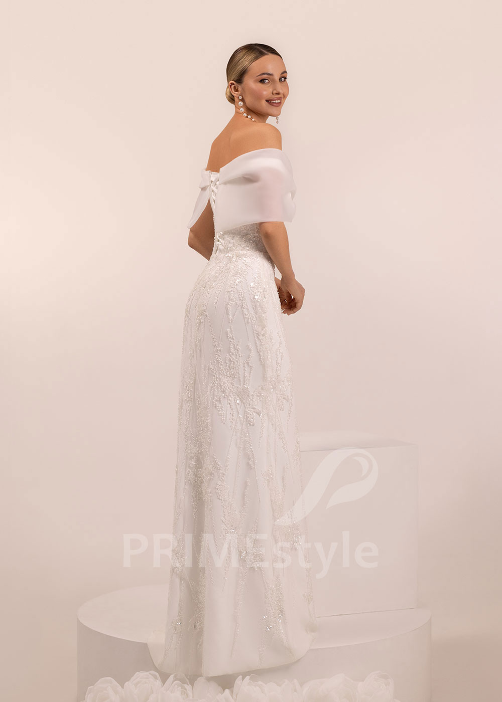 Luxusné svadobné šaty s dlhým čipkovaným rukávom Leticia