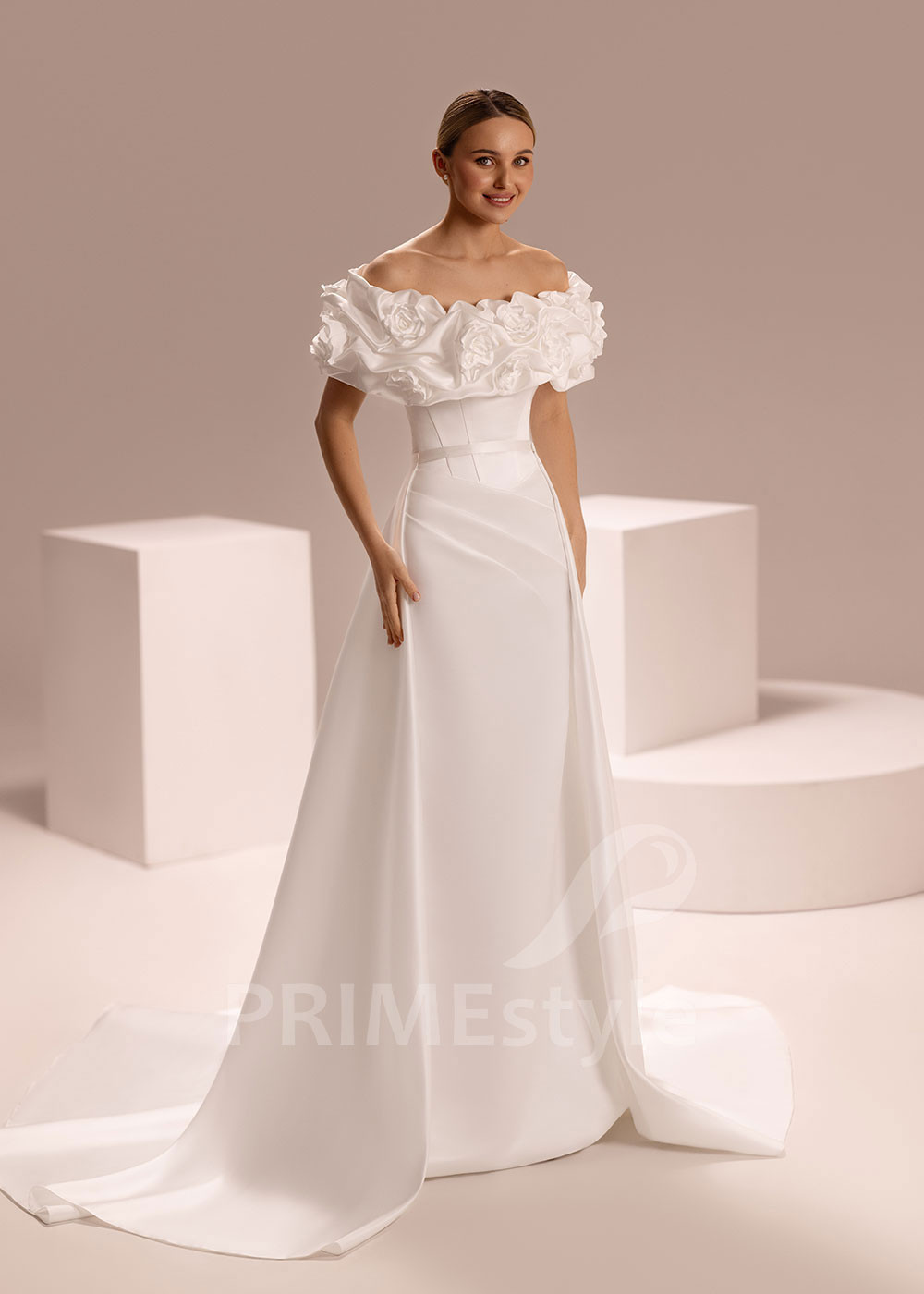 Moderné svadobné šaty s 3D kvetmi na ramenách Lukrecia