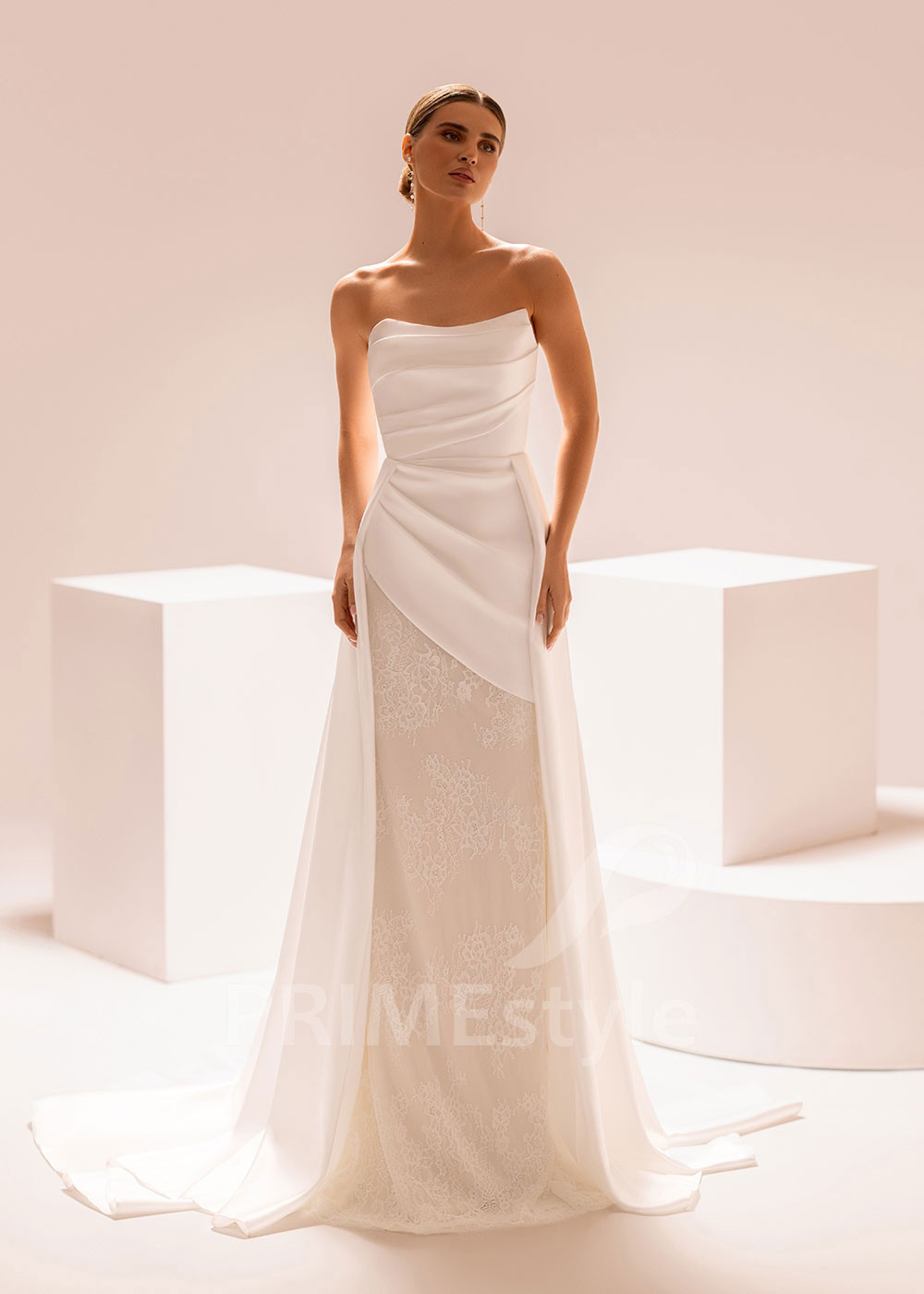 Minimalistické čipkované svadobné šaty bez ramienok Madiana