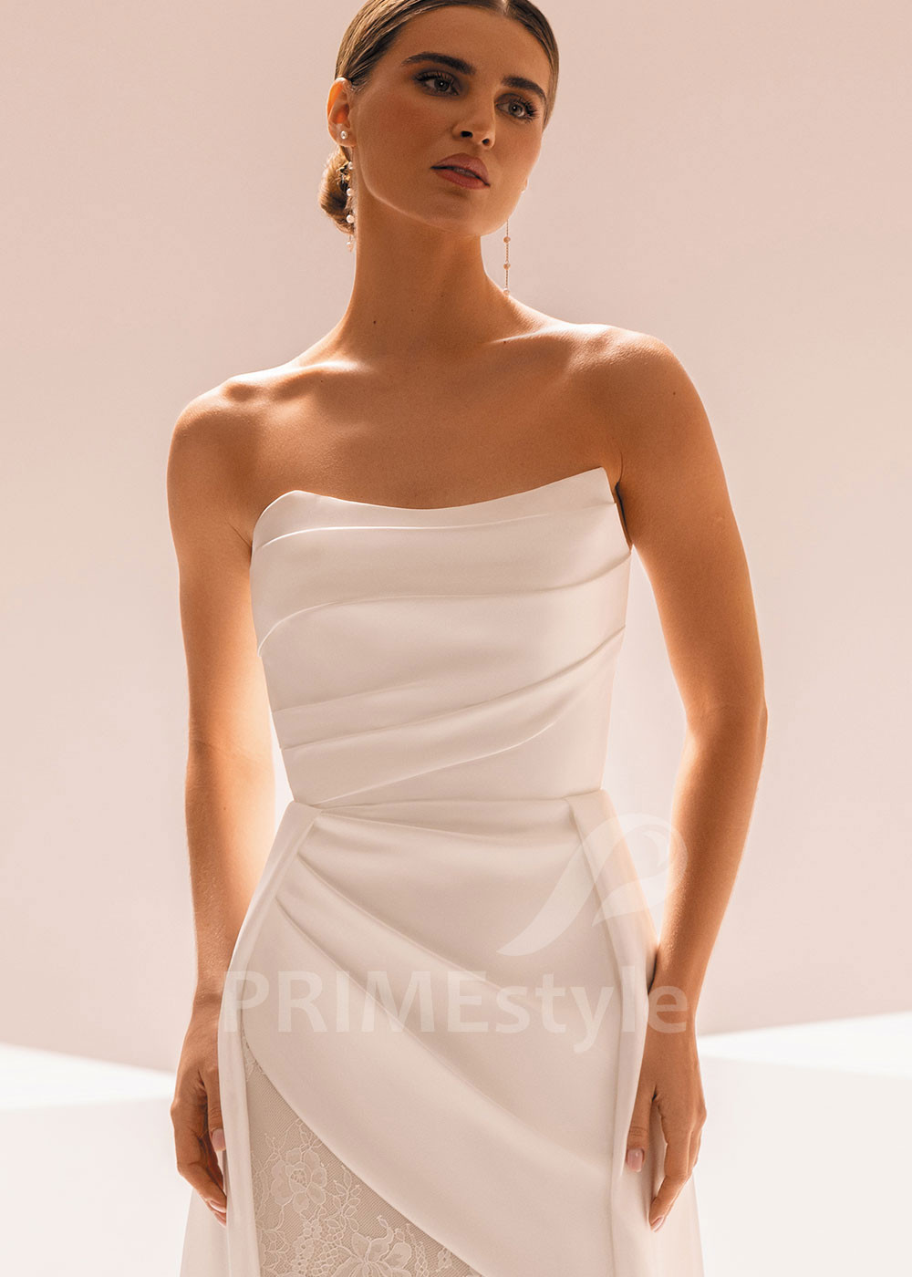 Minimalistické čipkované svadobné šaty bez ramienok Madiana