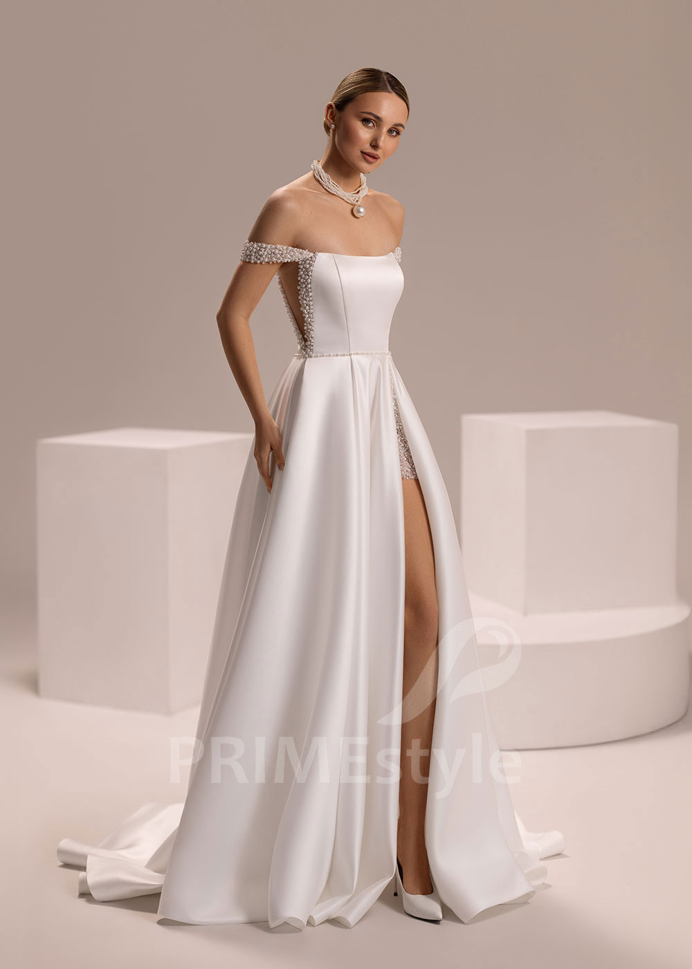 Luxusné svadobné šaty s rozparkom a perličkovými ramienkami Milia