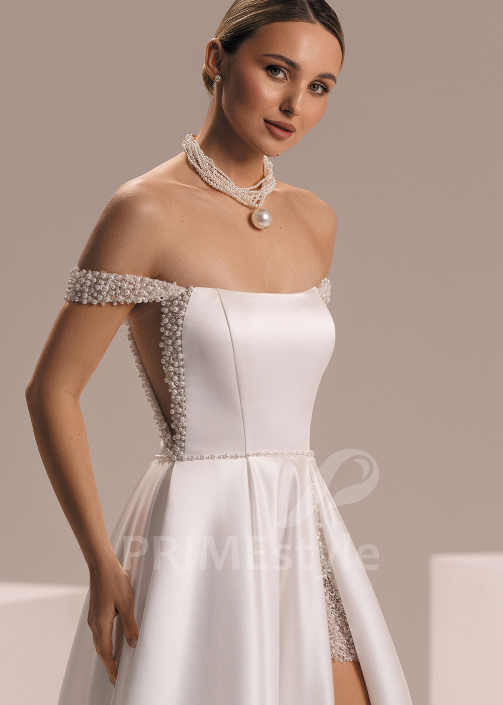 Luxusné svadobné šaty s rozparkom a perličkovými ramienkami Milia