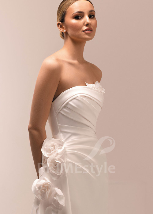 Hladké svadobné šaty s 3D kvetinovou aplikáciou Ornella