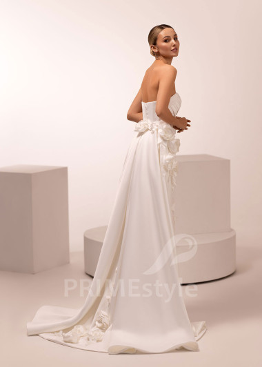 Hladké svadobné šaty s 3D kvetinovou aplikáciou Ornella | PRIMESTYLE.SK