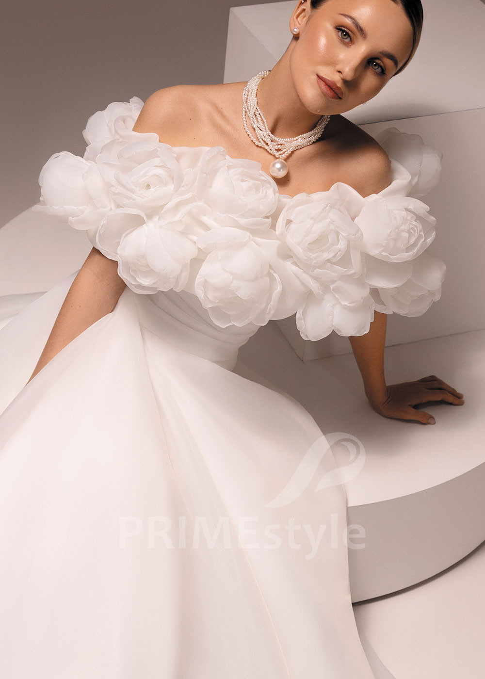 Princeznovské svadobné šaty s objemnými 3D kvetmi Palma