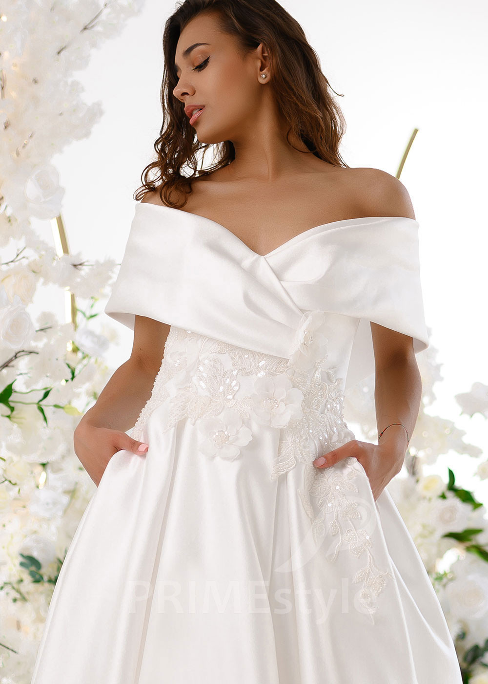 Extravagantné saténové svadobné šaty RT2303