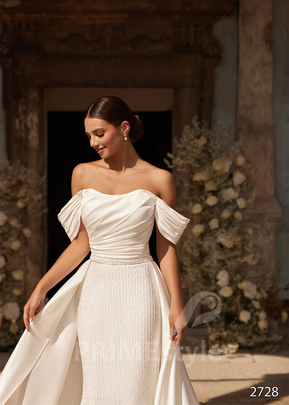Jednoduché trblietavé svadobné šaty RC2728
