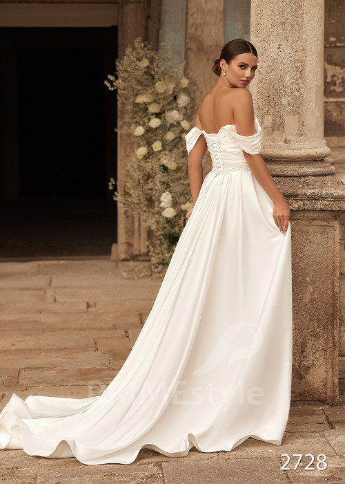 Jednoduché trblietavé svadobné šaty RC2728