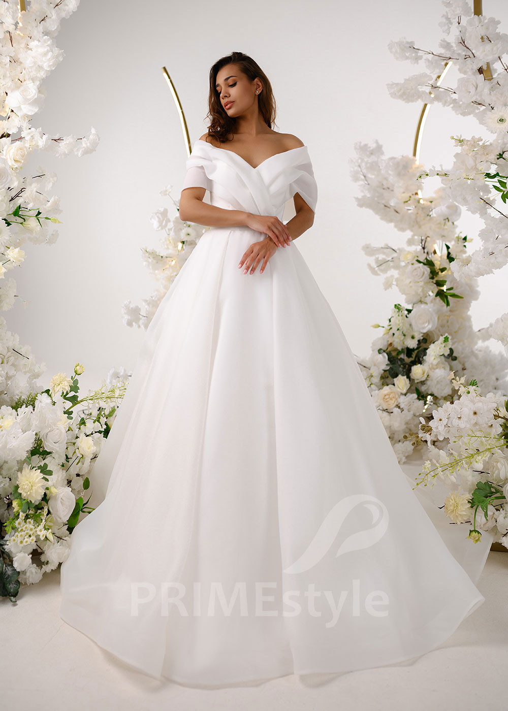 Elegantné hladké svadobné šaty RT2316